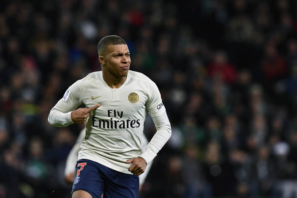 热刺官方祝洛里39岁生日快乐，效力12年出战447场丢508球